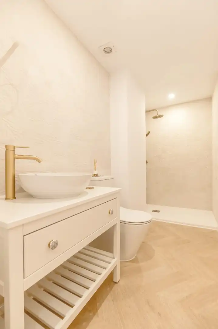 Badezimmer von Wohnungen zum Verkauf in L'Alfàs del Pi mit Klimaanlage, Möbliert und Ofen