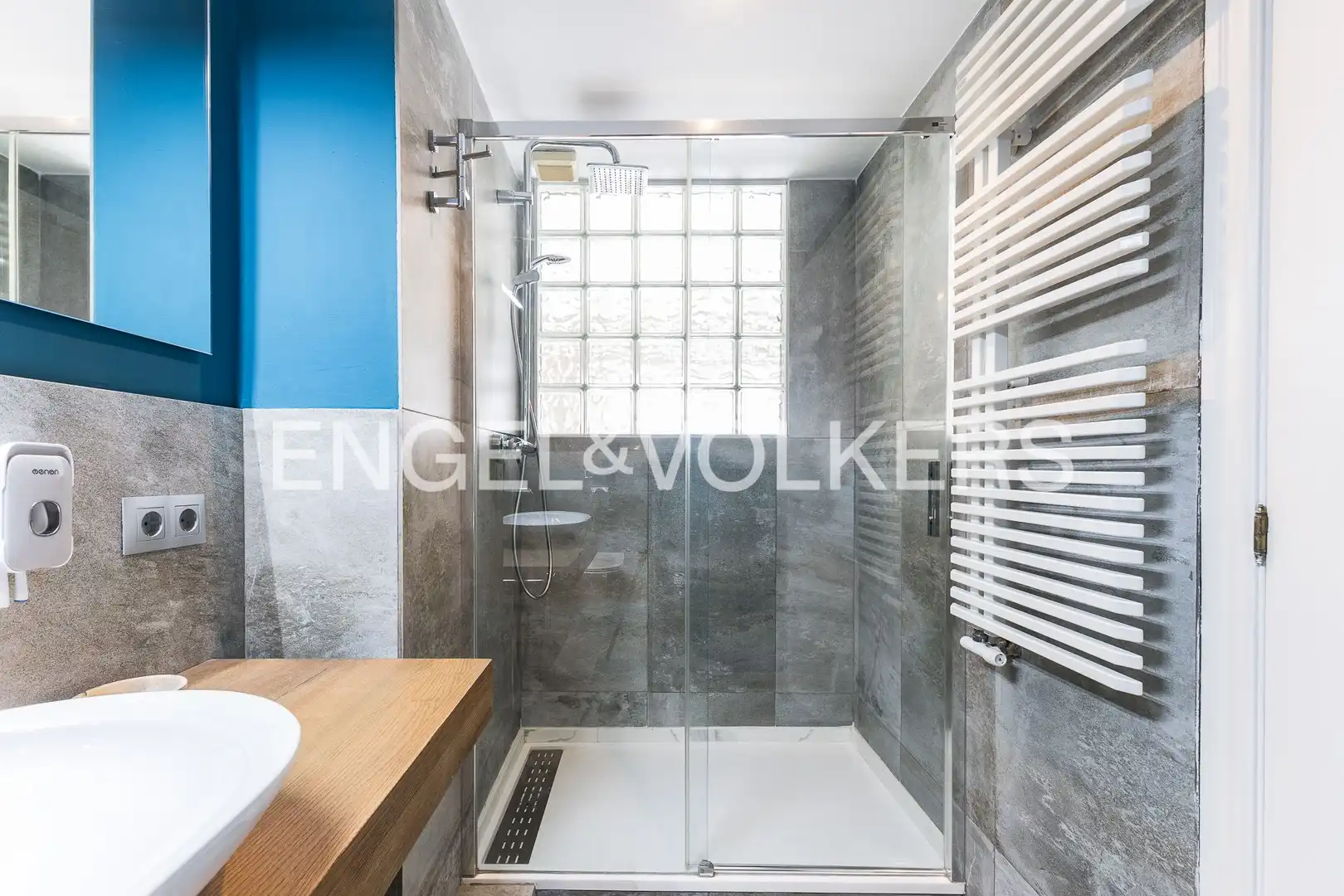 Bany de Apartament en venda en Barcelona amb Aire condicionat, Calefacció i Terrassa