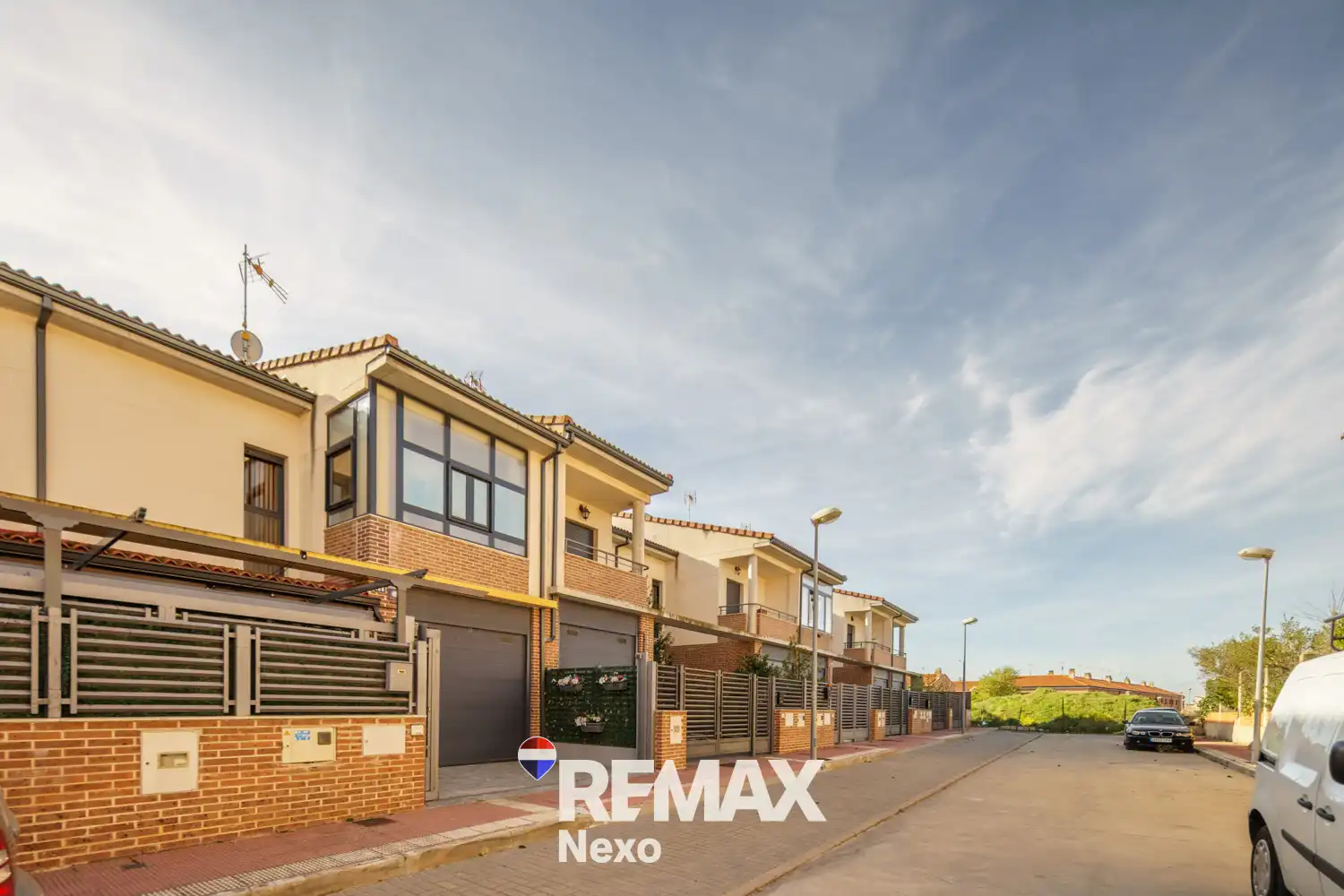 Vista exterior de Casa adosada en venta en Cigales con Calefacción, Jardín privado y Terraza