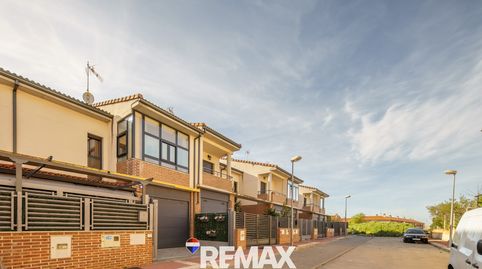 Foto 3 de Casa adosada en venta en Avenida de Burgos, Cigales, Valladolid