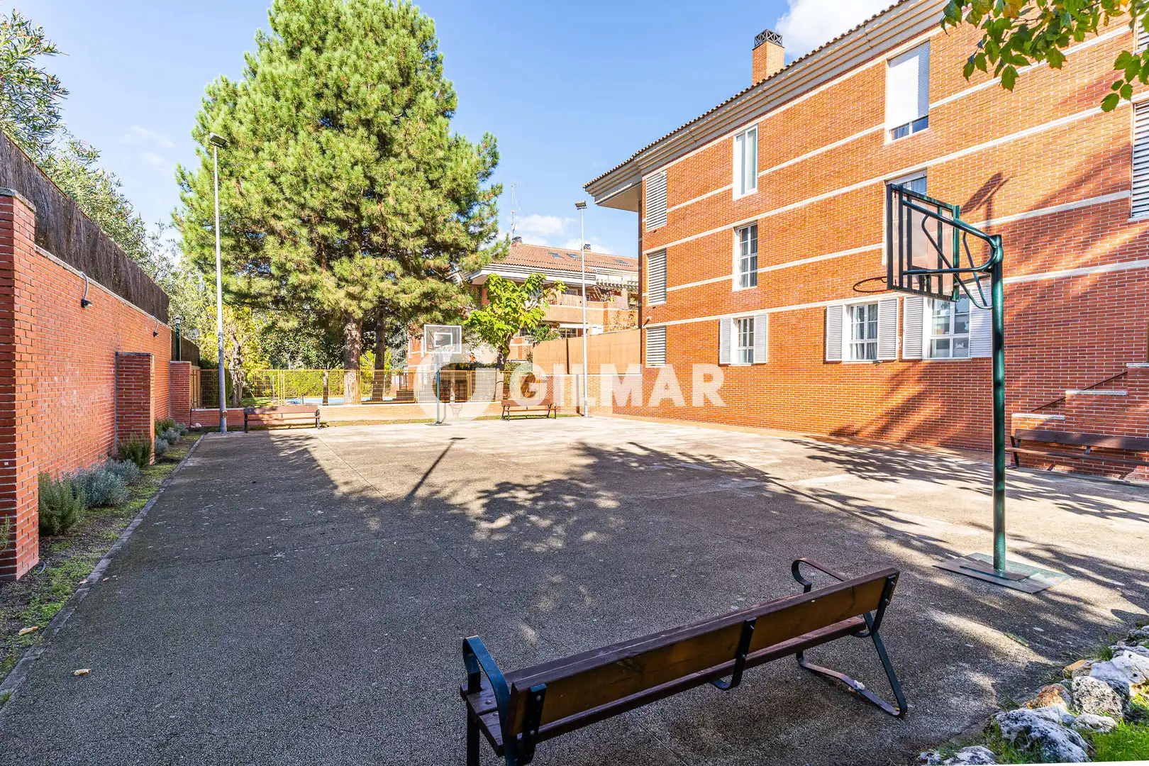 Parking de Piso en venta en Las Rozas de Madrid con Calefacción, Jardín privado y Piscina