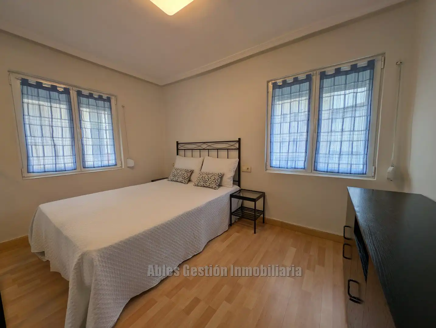 Schlafzimmer von Wohnung zum Verkauf in Oviedo  mit Möbliert