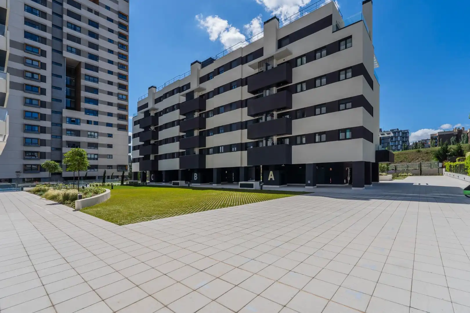 Vista exterior de Apartamento en venta en Madrid con Aire acondicionado, Calefacción y Jardín privado