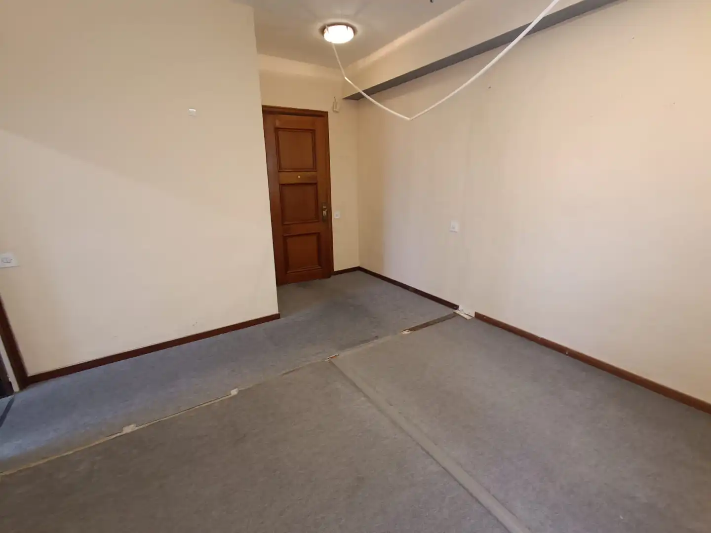 Oficina de alquiler en de Prim, Centre