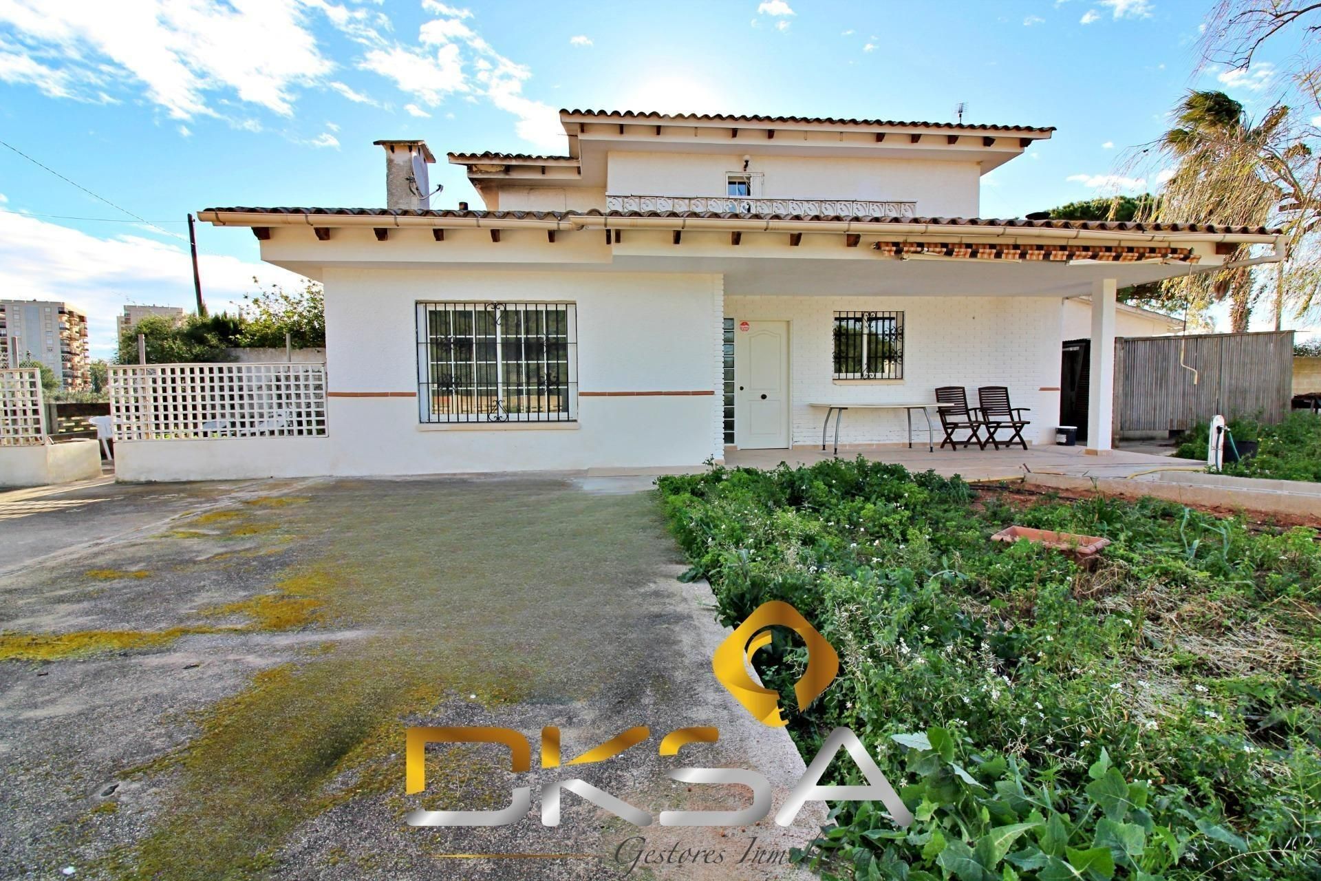 Vista exterior de Casa adosada en venda en Benicasim / Benicàssim amb Calefacció, Jardí privat i Terrassa