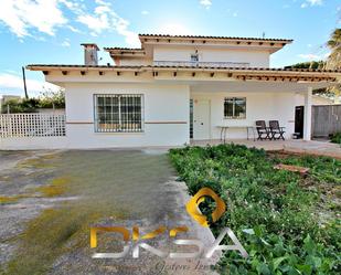 Vista exterior de Casa adosada en venda en Benicasim / Benicàssim amb Calefacció, Jardí privat i Terrassa