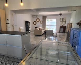 Sala d'estar de Casa adosada de lloguer en Espartinas amb Aire condicionat, Calefacció i Jardí privat