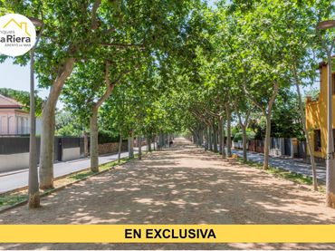Xalet amb jardí en venda a Montserrat - El Passeig