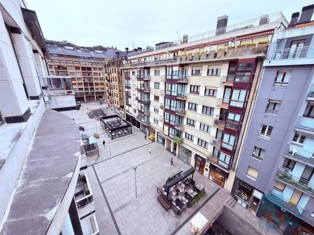Vista exterior de Piso en venta en Donostia - San Sebastián  con Balcón