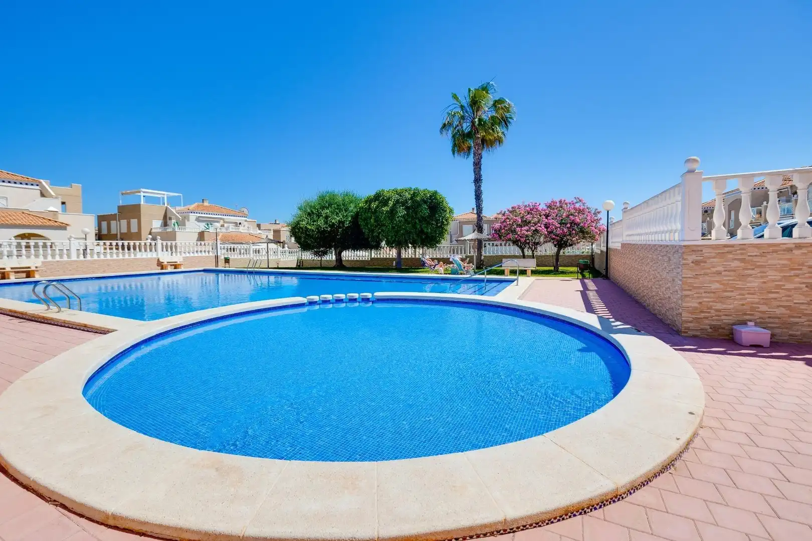 Piscina de Planta baixa en venda en Torrevieja amb Aire condicionat, Calefacció i Jardí privat