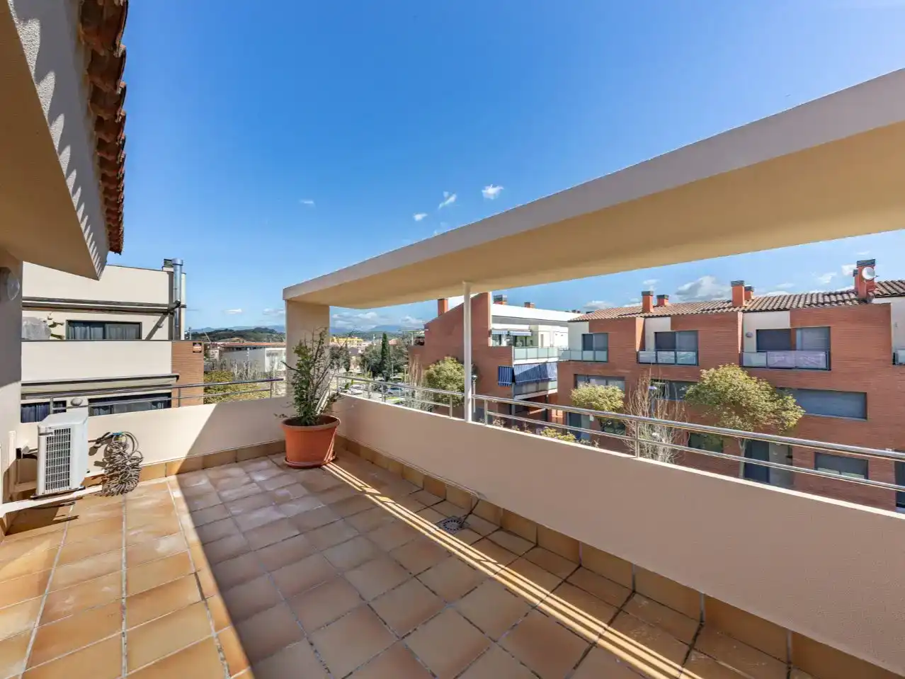 Terrassa de Casa adosada en venda en Vilanova del Vallès amb Aire condicionat i Piscina