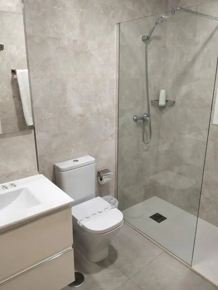 Bathroom of Flat for rent in Almuñécar  with Air Conditioner, Terrace and Furnished