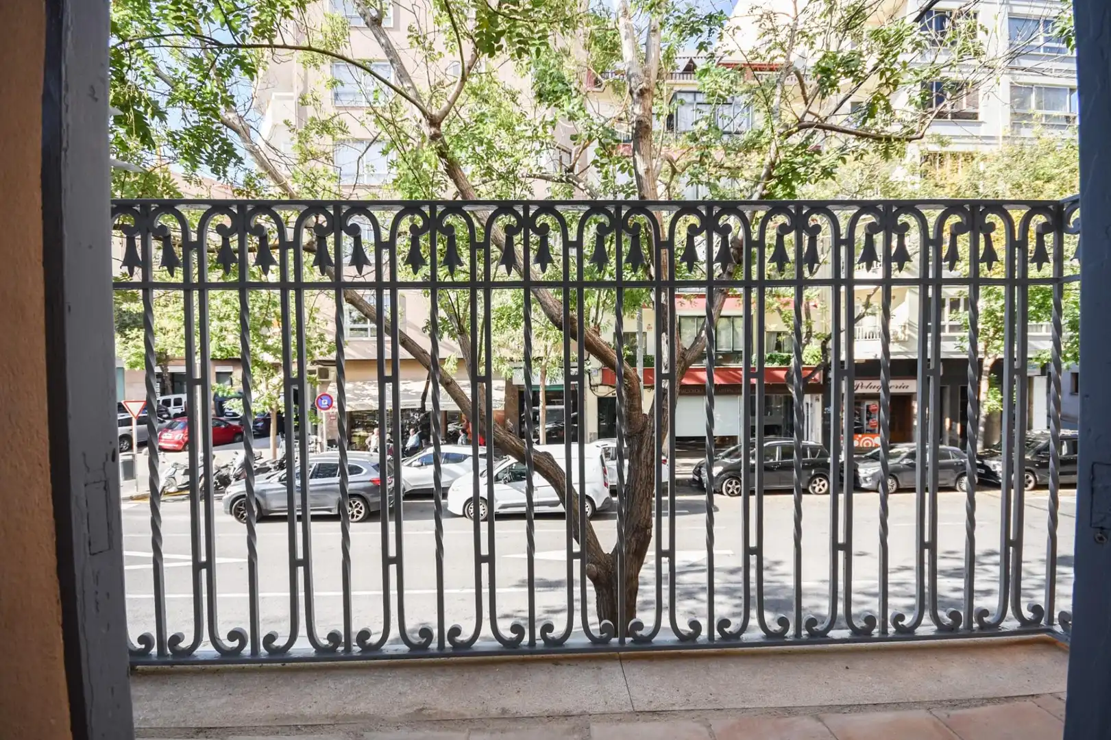 Außenansicht von Wohnung zur Miete in  Palma de Mallorca mit Terrasse, Abstellraum und Balkon