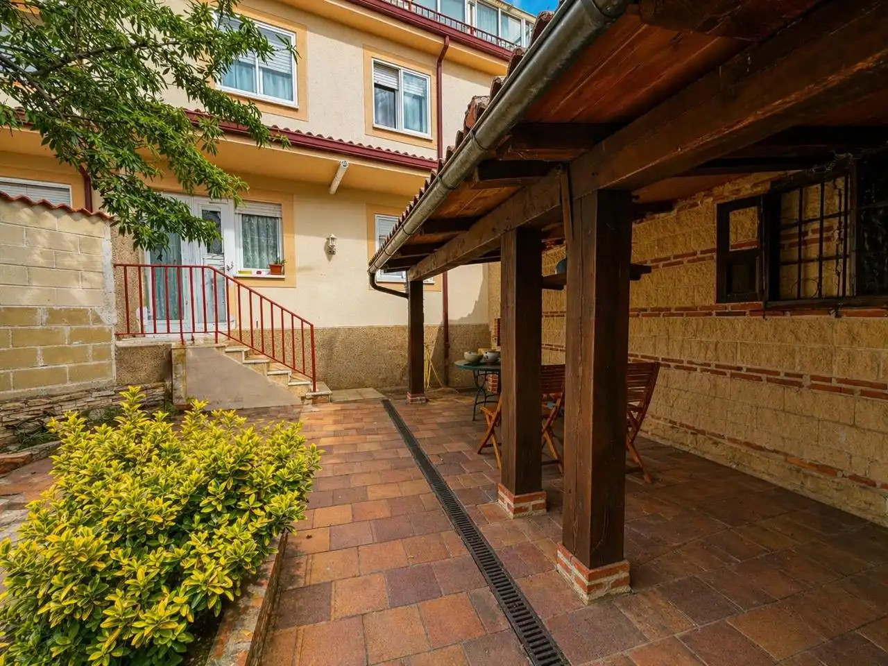 Terrassa de Casa adosada en venda en Palazuelos de Eresma amb Calefacció, Jardí privat i Terrassa