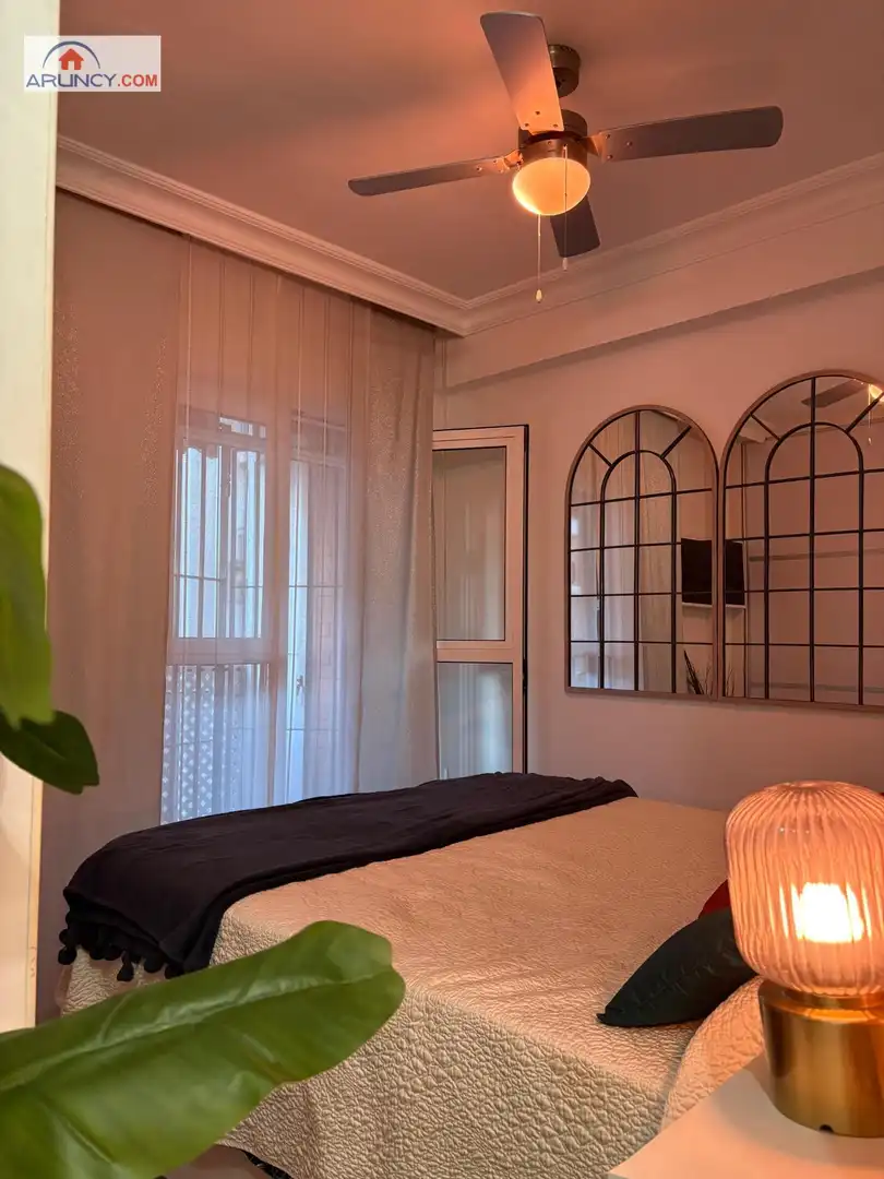 Bedroom of Flat for sale in Sevilla  with Air Conditioner and Furnished