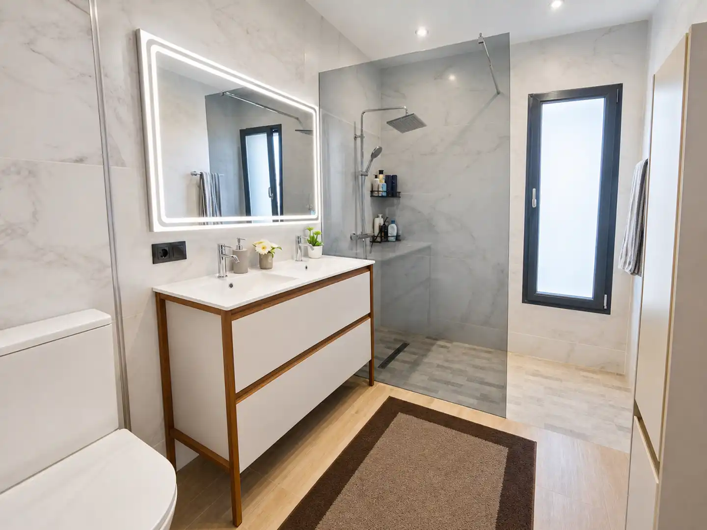 Bany de Casa o xalet en venda en Estepona amb Aire condicionat, Jardí privat i Terrassa