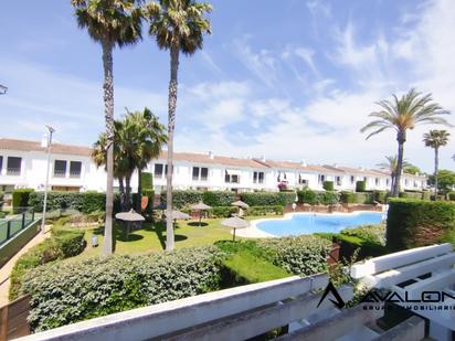 Vista exterior de Casa o xalet en venda en El Rompido amb Jardí privat, Terrassa i Piscina