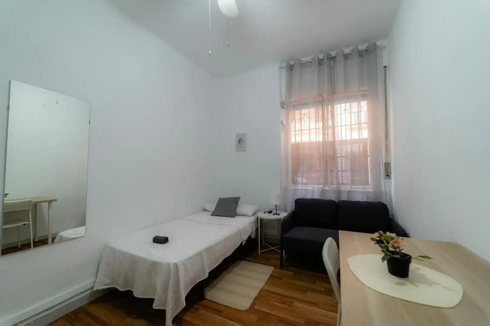 Habitación de Piso para compartir en Sevilla con Lavadora