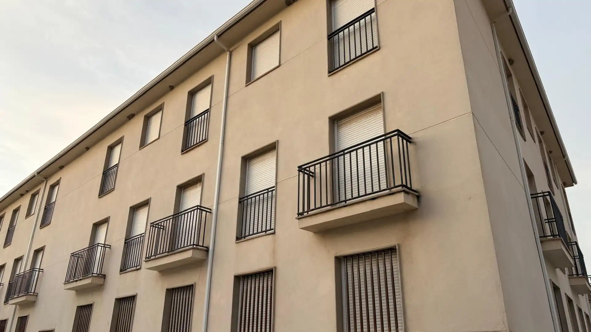 Vista exterior de Edifici en venda en Jimena