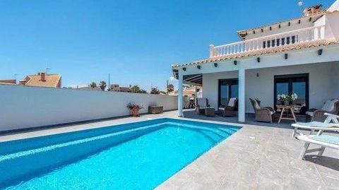 Photo 5 of Single-family semi-detached for sale in Punta Prima, Orihuela