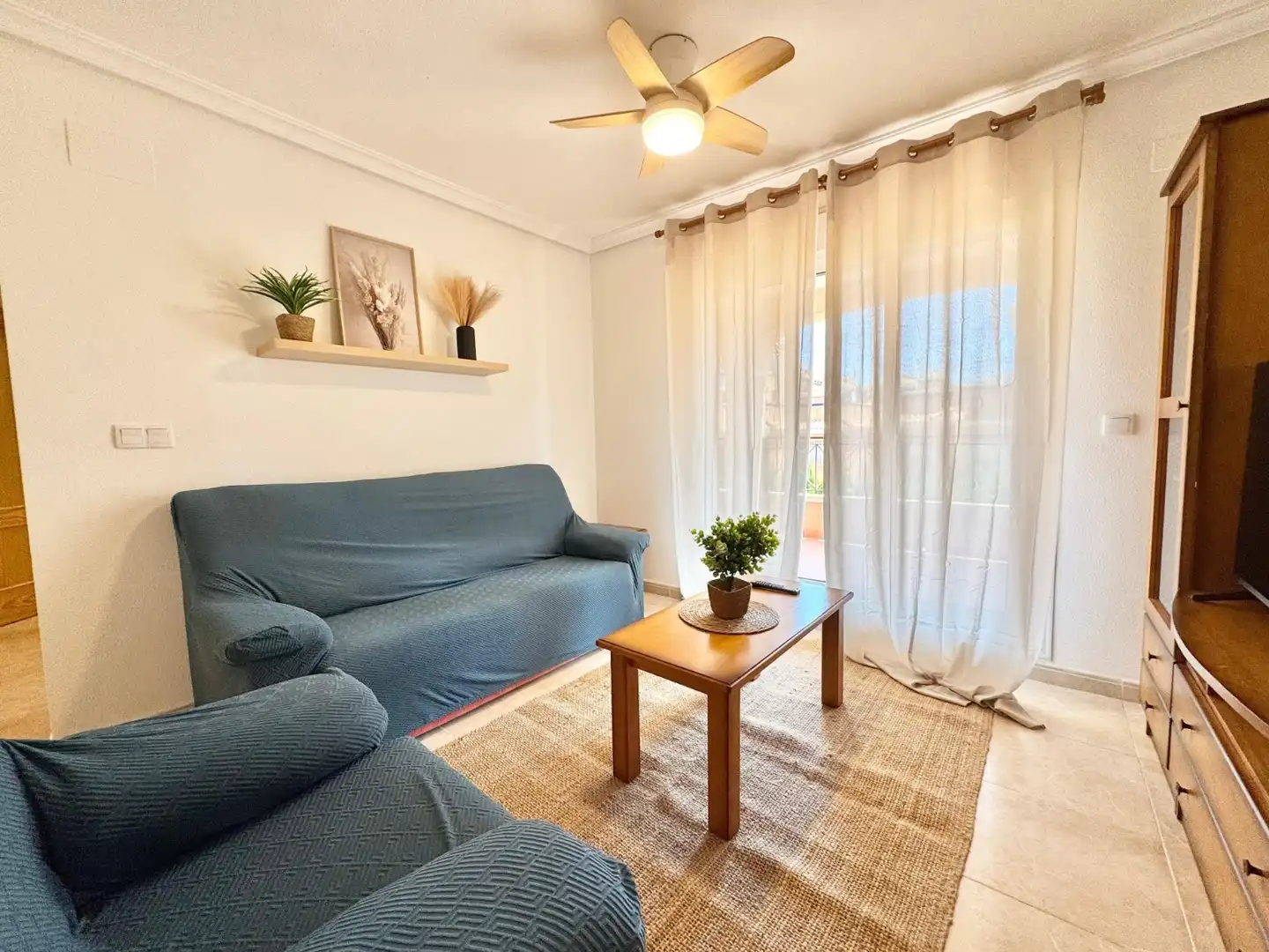 Sala de estar de Apartamento de alquiler en Orihuela con Aire acondicionado, Piscina y Amueblado