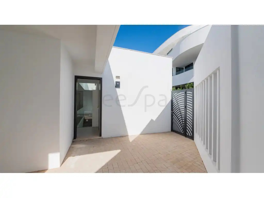 Vista exterior de Casa o xalet en venda en Benalmádena amb Aire condicionat, Piscina i Piscina comunitària