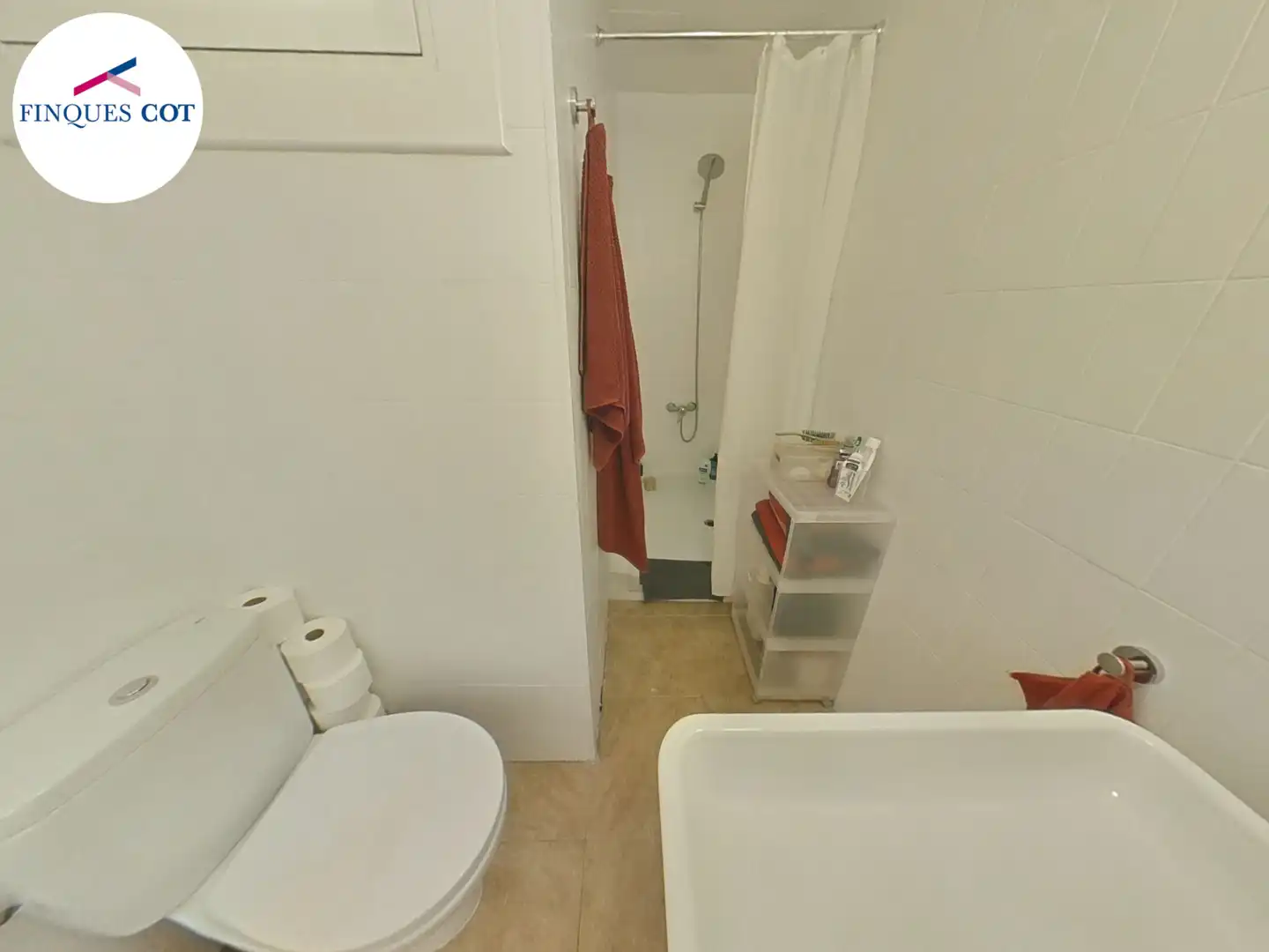 Bany de Pis en venda en Barcelona amb Forn i Balcó