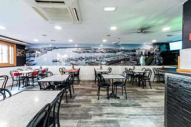 Local comercial en Alquiler en  Pau CosTa en Centre