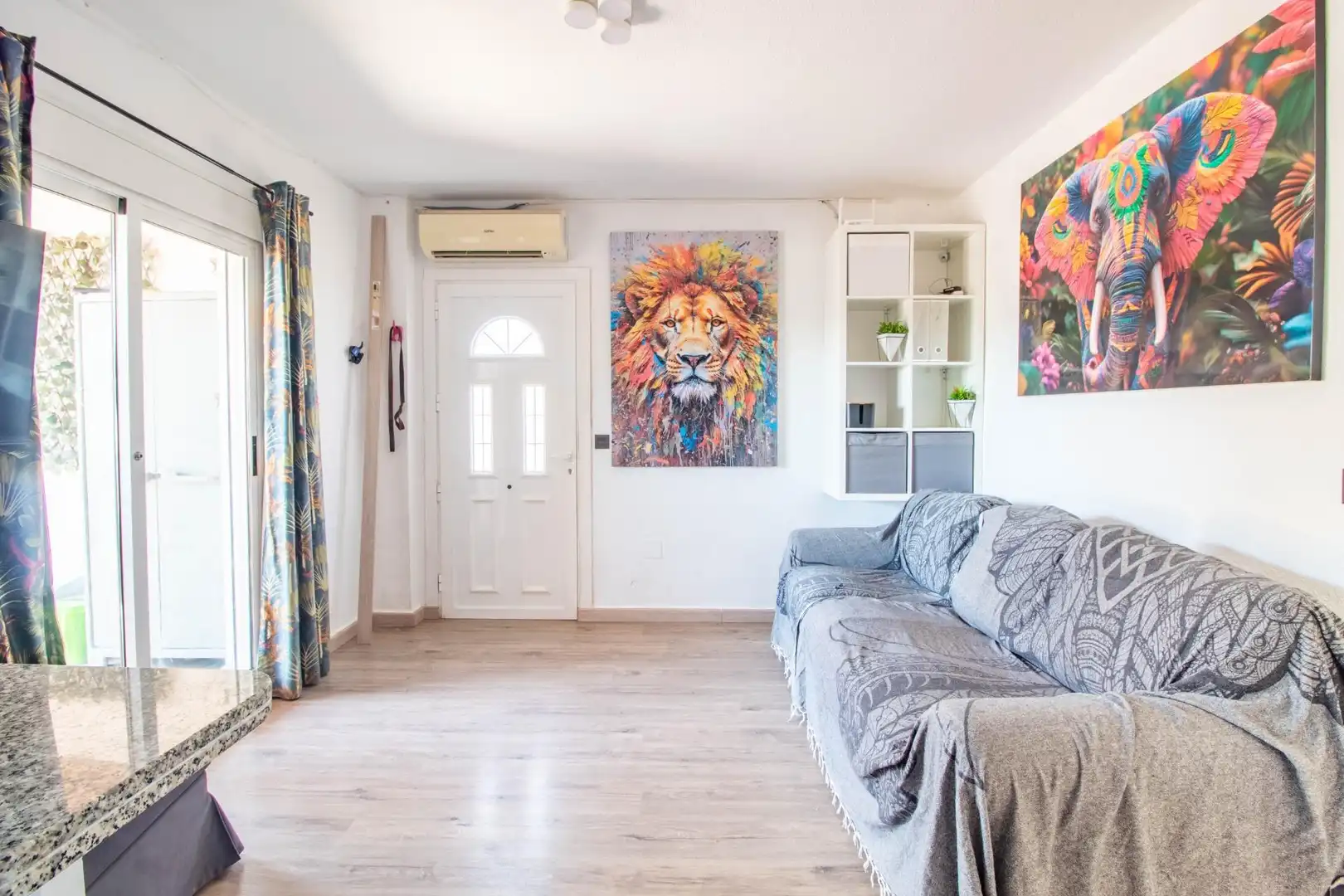 Sala d'estar de Casa o xalet en venda en Orihuela amb Aire condicionat, Jardí privat i Terrassa