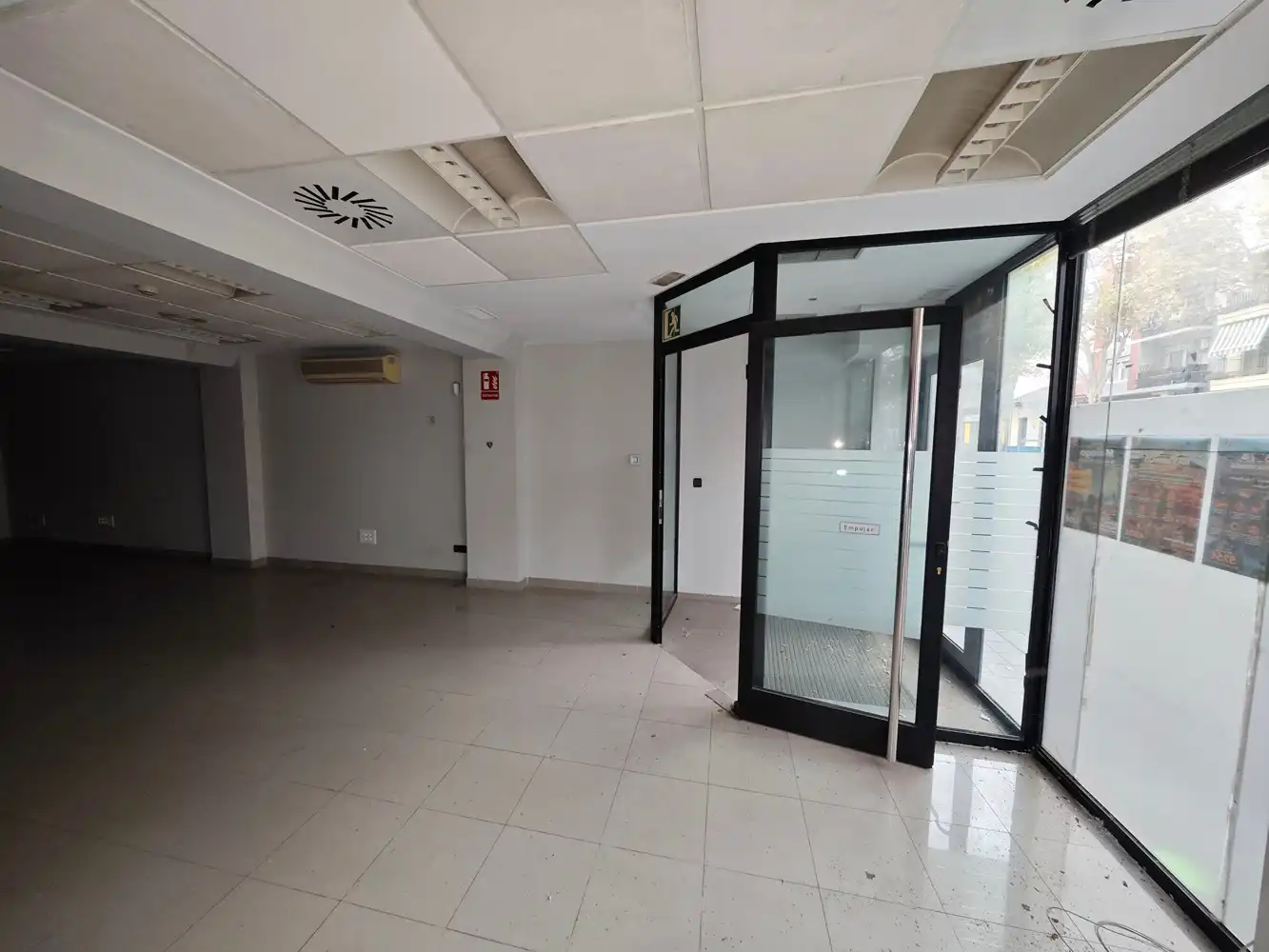 Local en venta en Alicante / Alacant con Aire acondicionado