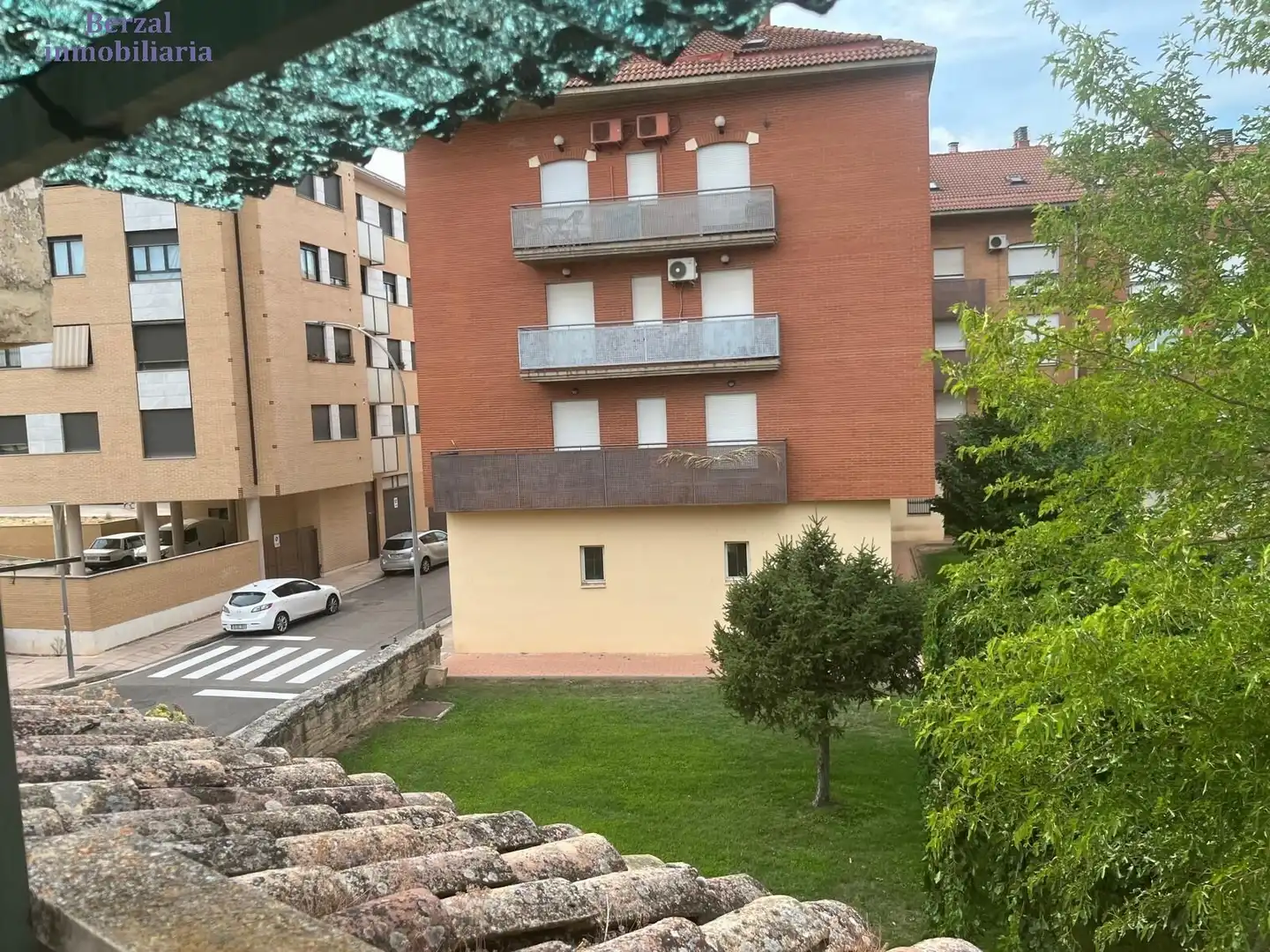 Vista exterior de Casa o xalet en venda en Fuenmayor amb Calefacció, Terrassa i Traster