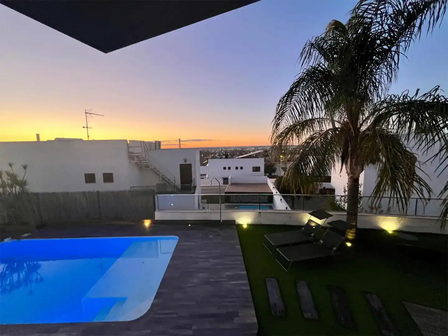 Piscina de Casa o xalet en venda en Montequinto amb Aire condicionat, Piscina i Balcó
