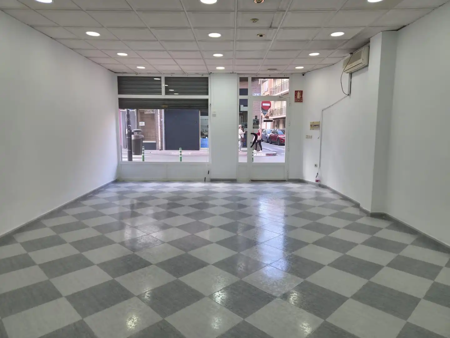 Business premises to rent in Camino de Jueves, imagen 11