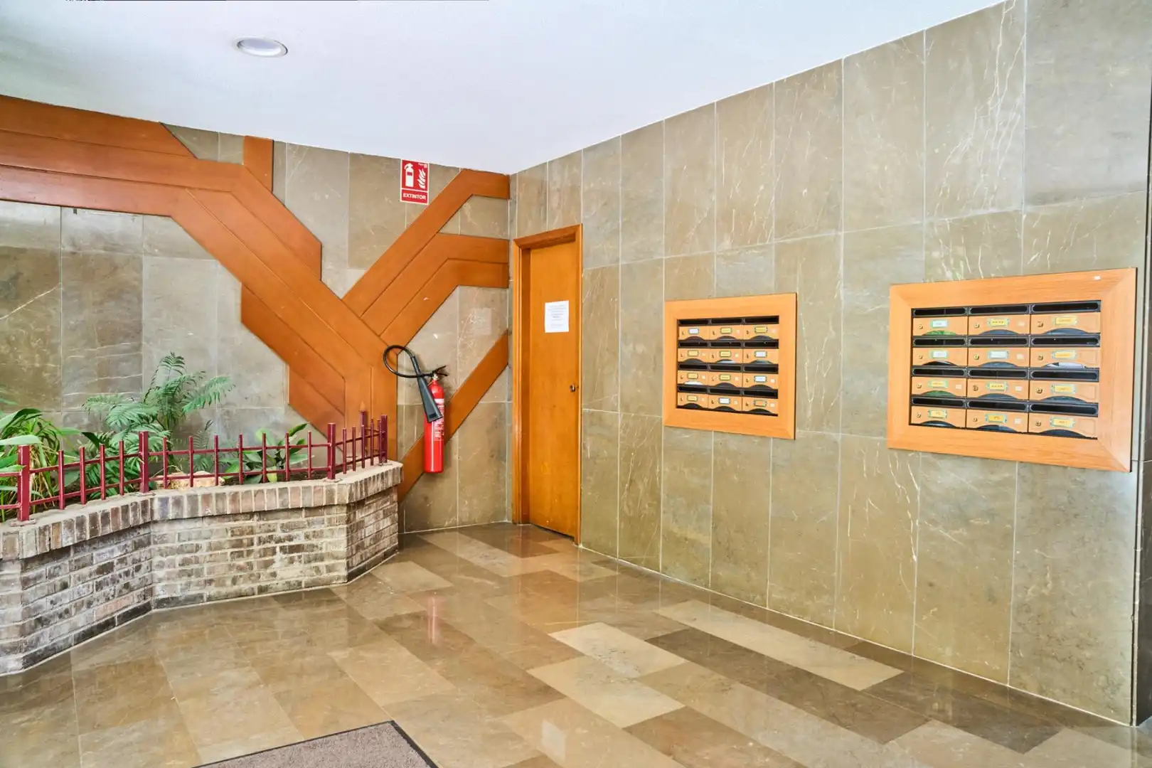 Piso en venta en Granada con Calefacción y Jardín privado