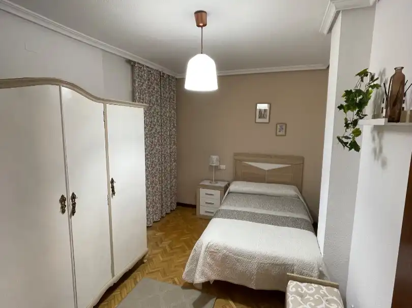 Habitación de Piso de alquiler en Cuenca con Calefacción, Parquet y Terraza