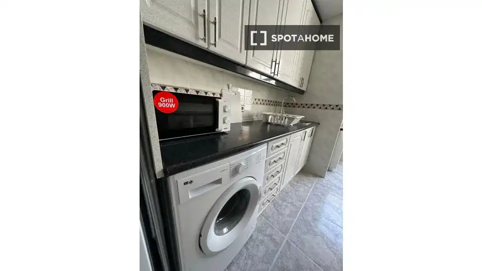 Kitchen of Flat for share in Juan de la Cierva