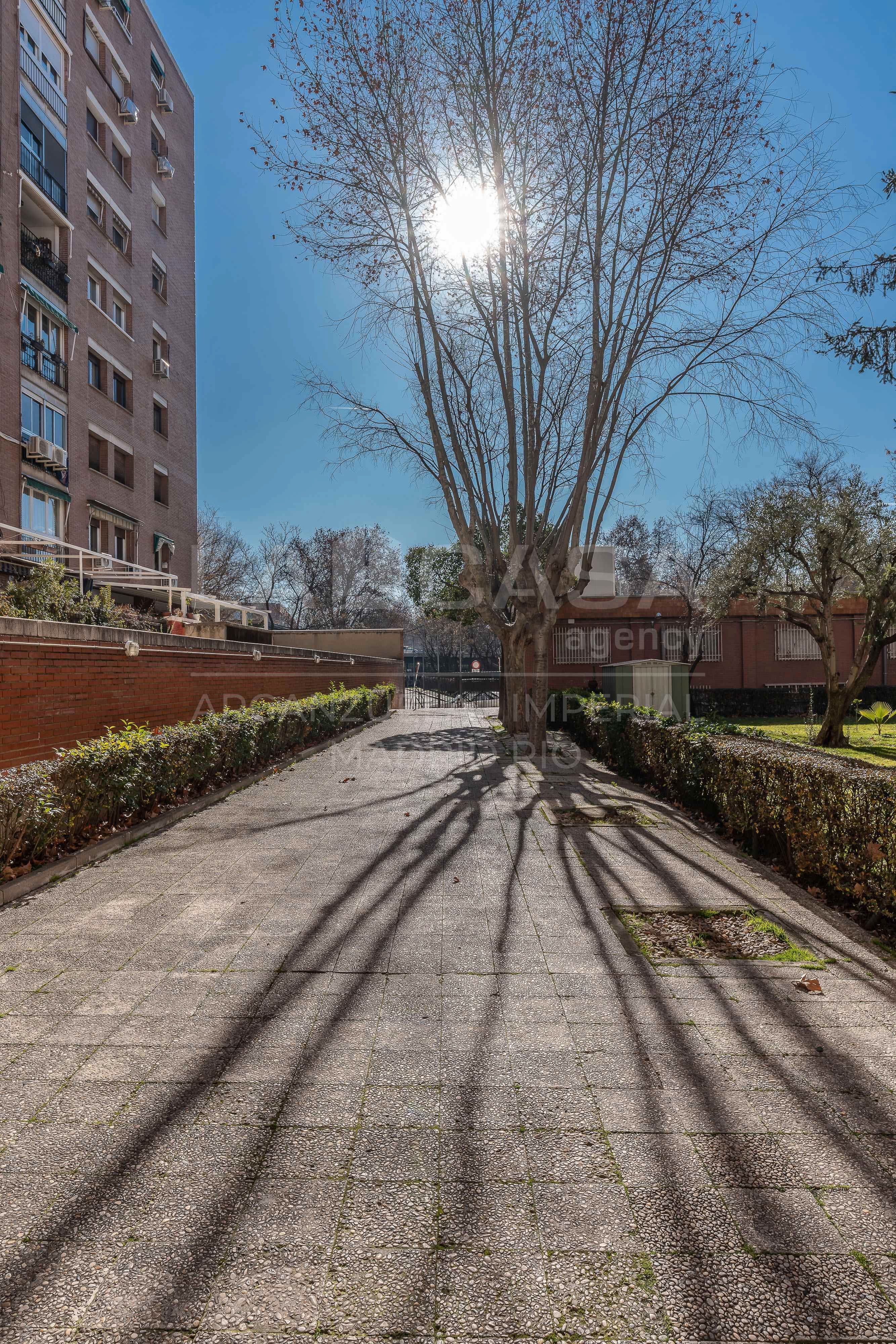 Vista exterior de Pis en venda en  Madrid Capital amb Calefacció