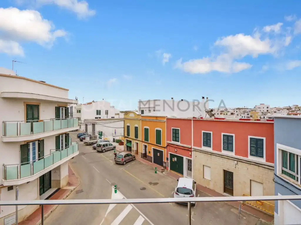 Vista exterior de Pis en venda en Ciutadella de Menorca amb Aire condicionat i Piscina comunitària