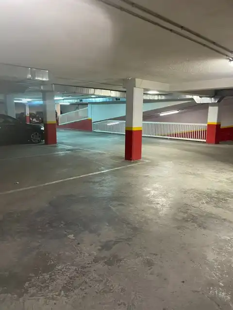 Parkplatz von Büro zur Miete in Santander mit Klimaanlage und Heizung