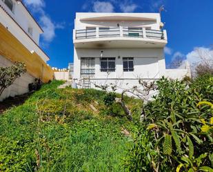 Vista exterior de Casa o xalet en venda en Algeciras amb Jardí privat