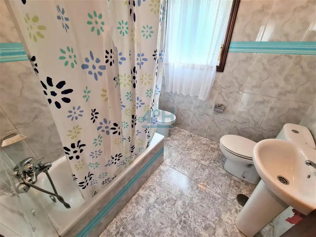 Bany de Casa o xalet en venda en Ourense Capital  amb Jardí privat i Traster
