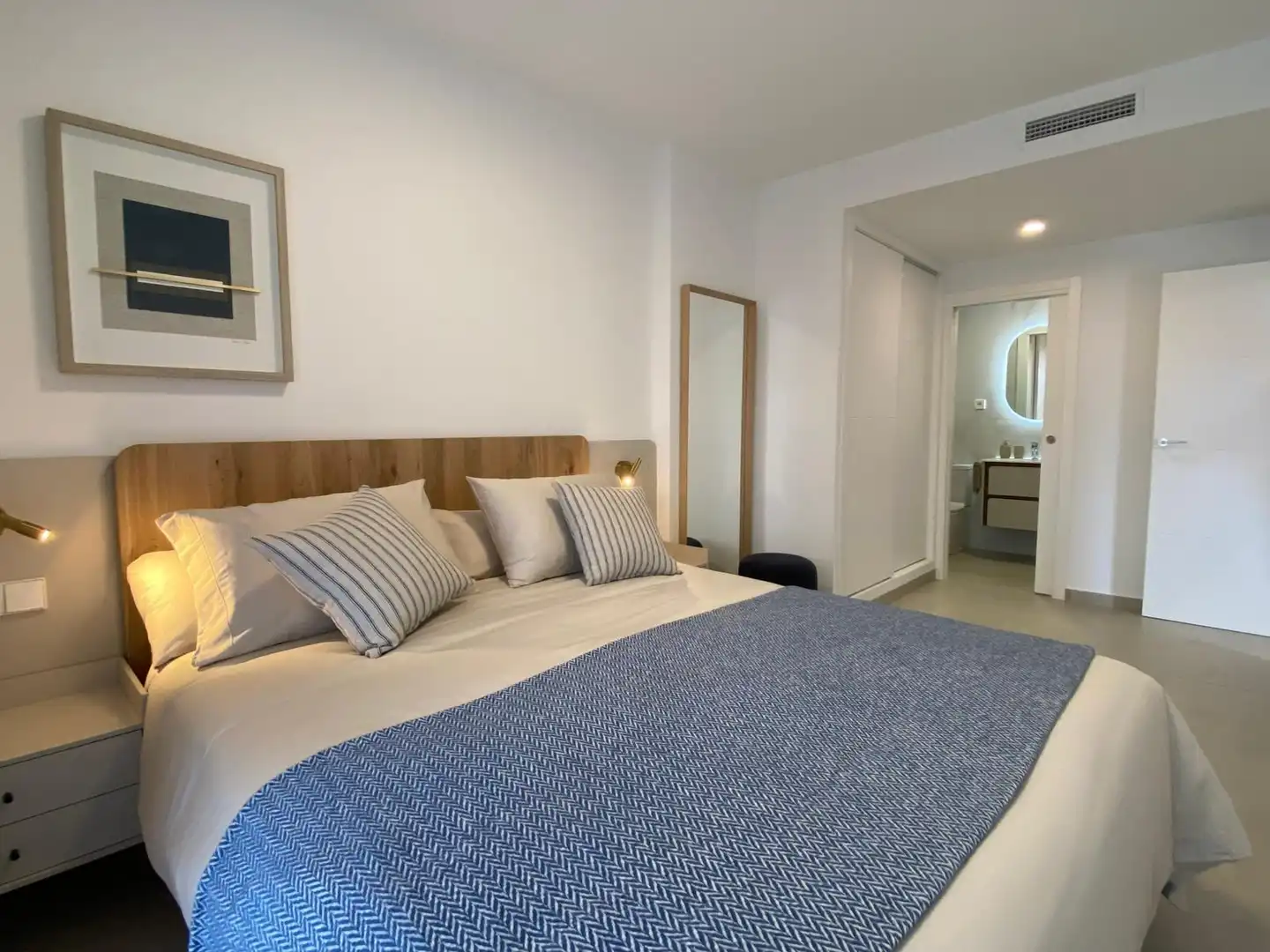 Habitación de Apartamento en venta en Pilar de la Horadada con Balcón, Jacuzzi y Piscina comunitaria