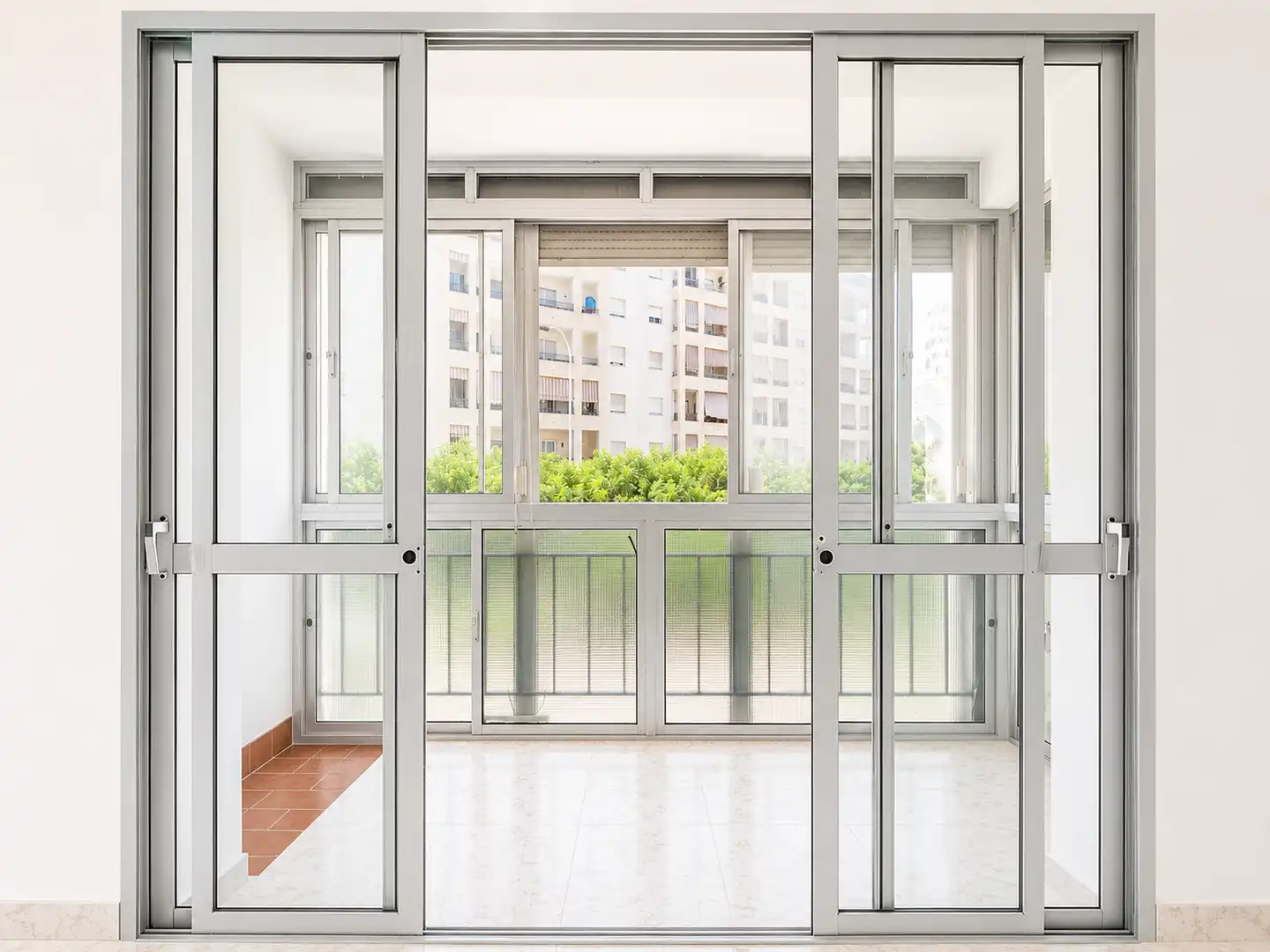Wohnungen zum Verkauf in Estepona mit Terrasse und Balkon