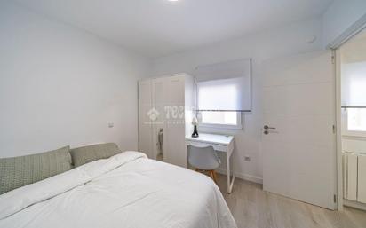 Bedroom of Flat for sale in  Madrid Capital