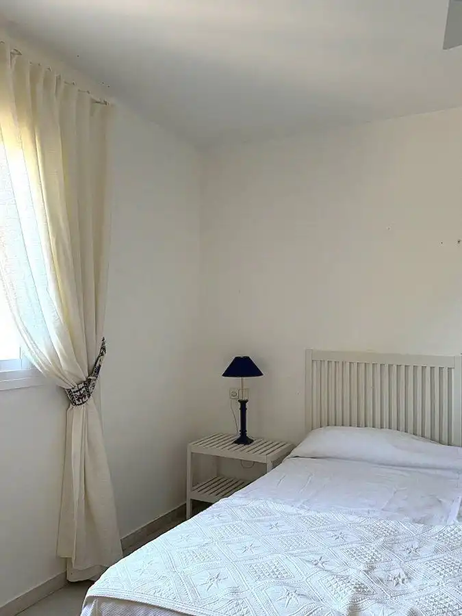 Dormitori de Apartament de lloguer en Sotogrande amb Aire condicionat, Calefacció i Terrassa