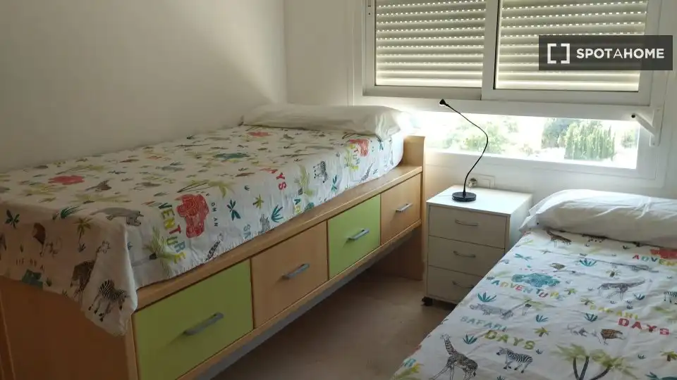 Bedroom of Apartments for share in El Campello  with Air Conditioner, Terrace and Furnished