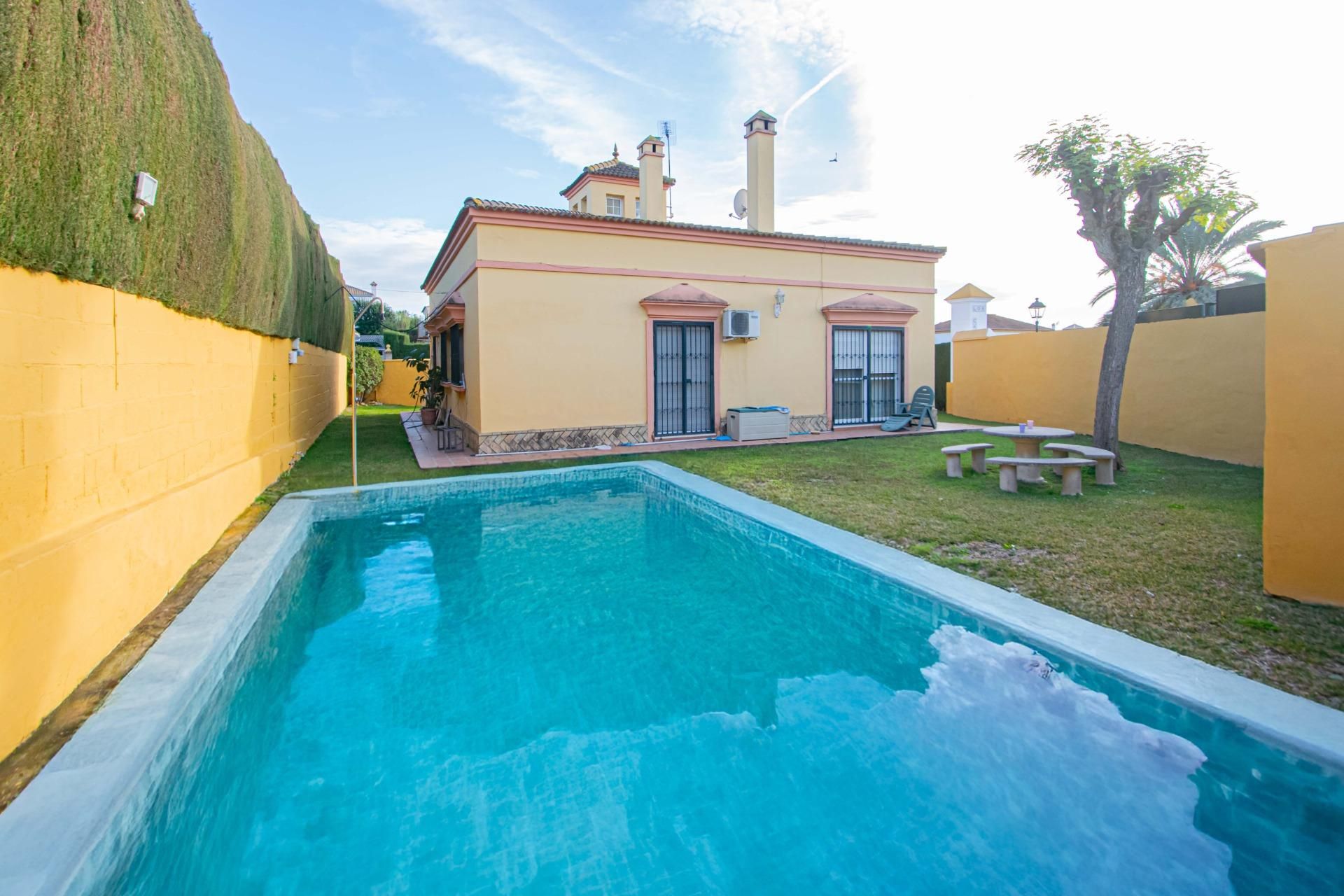 Jardín de Casa o chalet en venta en Bormujos con Jardín privado, Trastero y Piscina