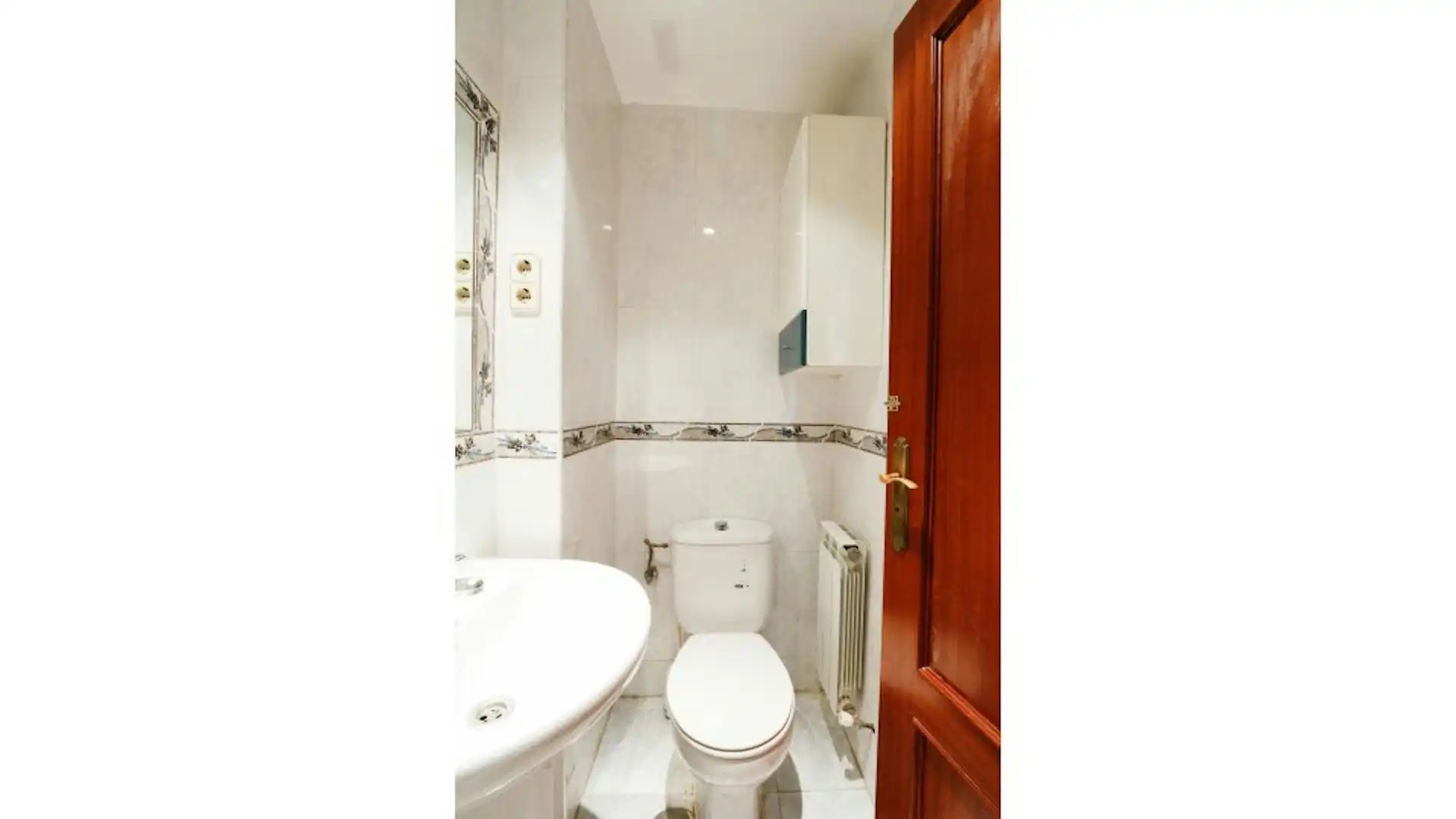 Badezimmer von Wohnung zur Miete in Madrid mit Möbliert und Waschmaschine