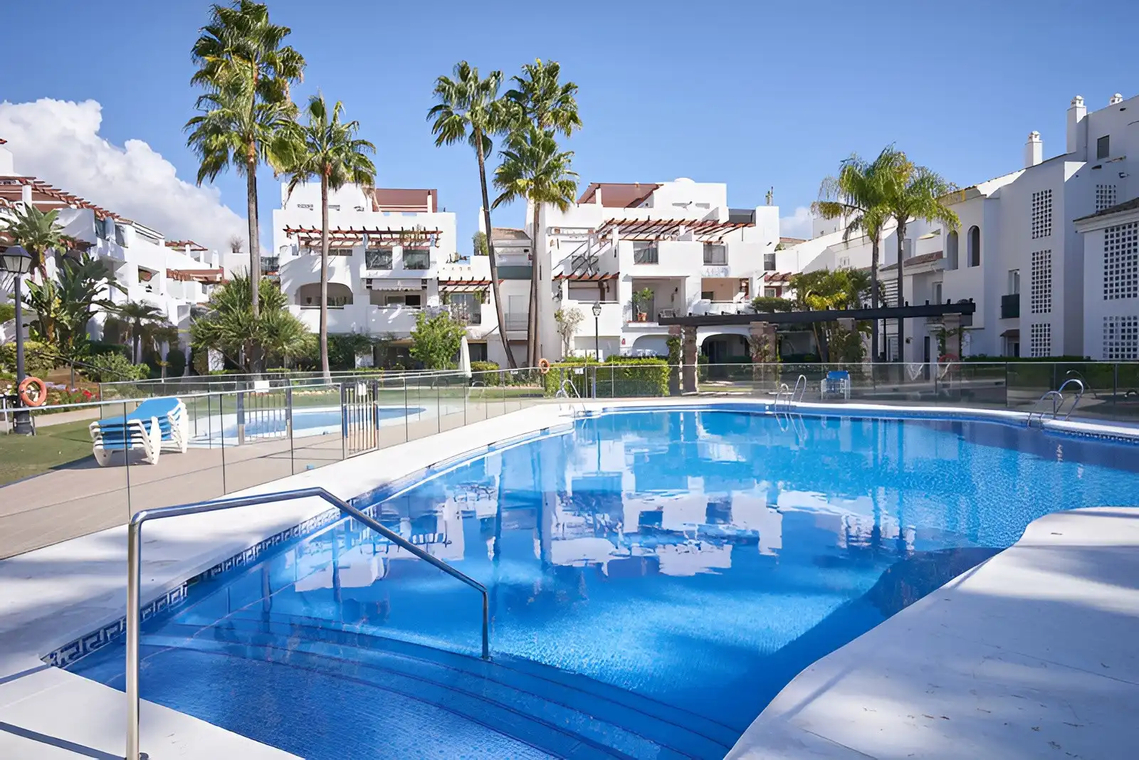 Piscina de Planta baixa en venda en Marbella amb Aire condicionat, Terrassa i Traster