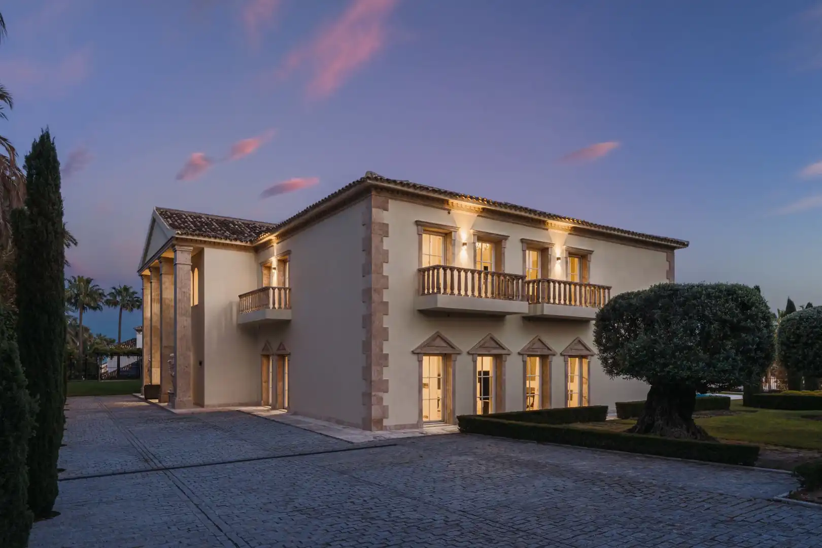 Vista exterior de Casa o chalet en venta en Marbella con Aire acondicionado, Calefacción y Jardín privado